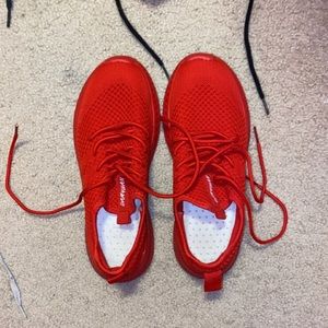 Red running shoes size 9 (amazon)
